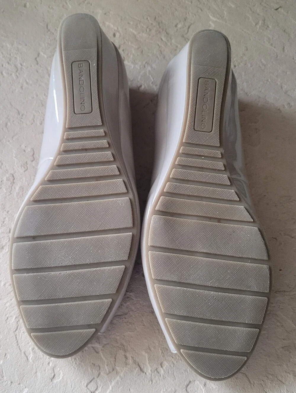 Bandolino product pair